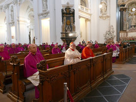 Abschlussvesper der Bischofskonferenz mit Spendung des Bonifatiussegens (Foto: Karl-Franz Thiede)